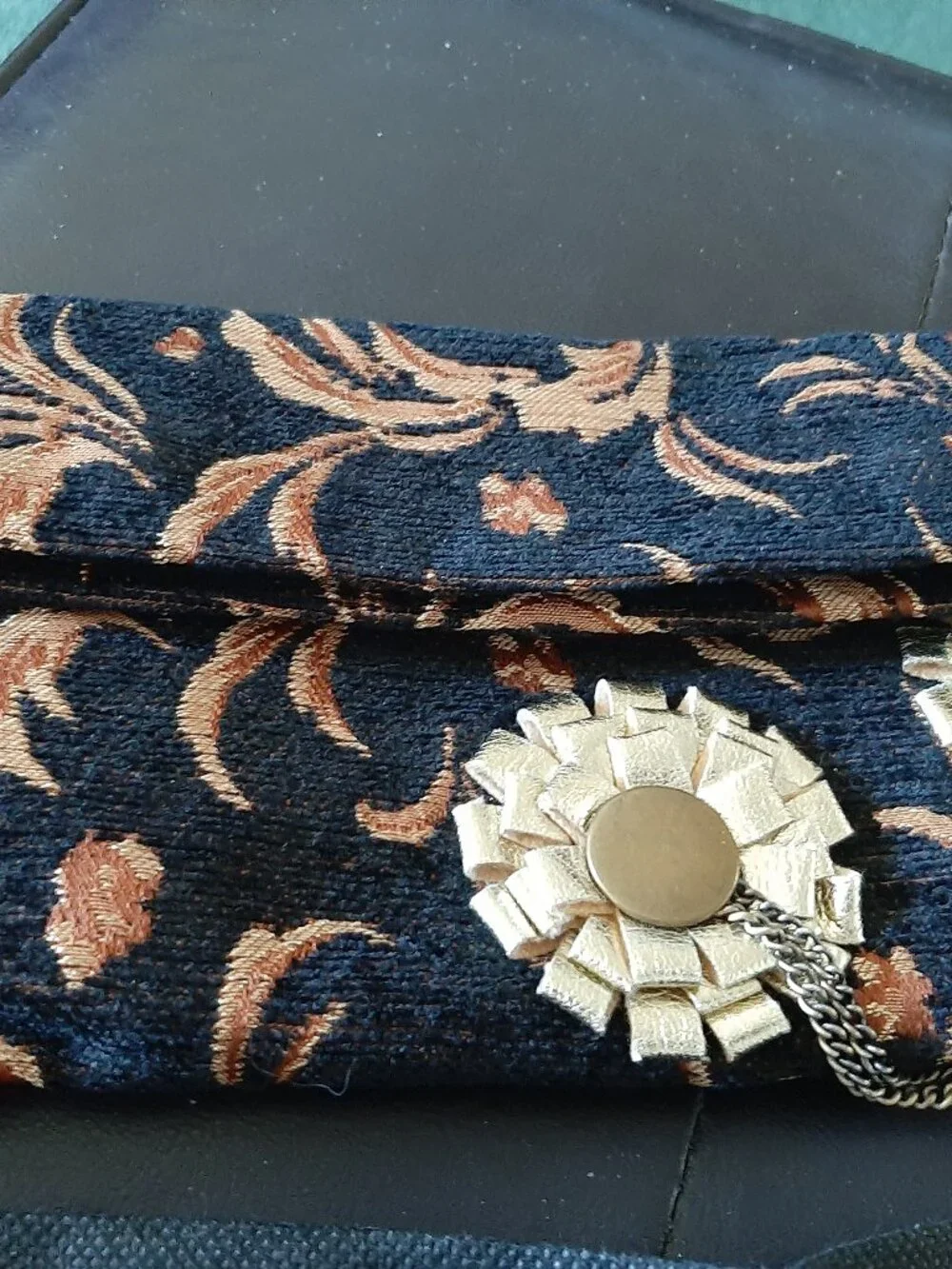 RAMPAGE BROCADE SHOULDER BAG - Picture 4 of 8